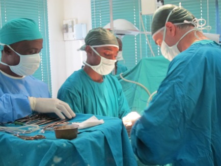 13 - sala operatoria al Mary Health of Africa